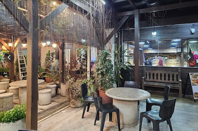 Twins Bistro Paka